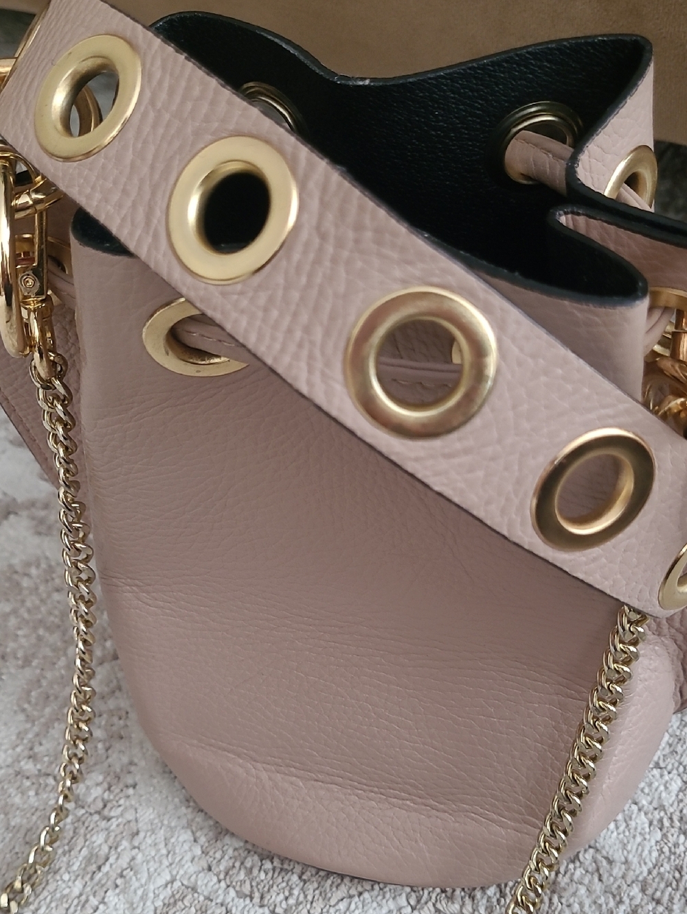 NWOT Beige Bucket Bag with Gold Hardware - Picture 10 of 16